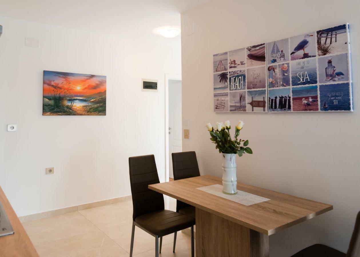 Apartments Alma Crveni Vrh Buitenkant foto