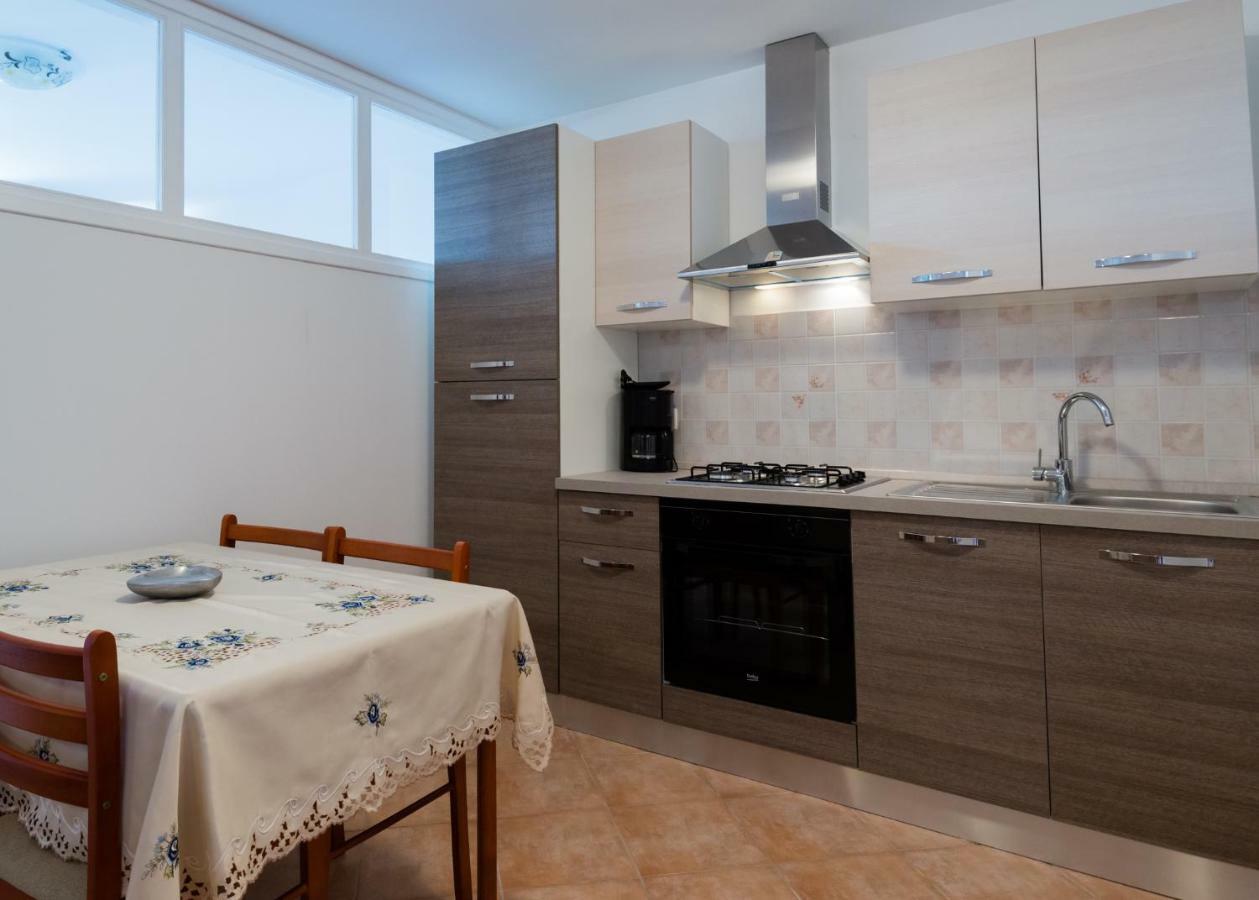 Apartments Alma Crveni Vrh Buitenkant foto