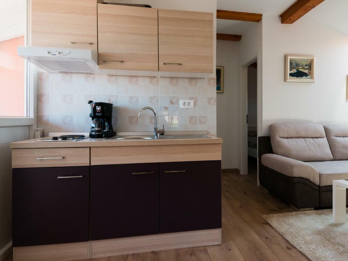 Apartments Alma Crveni Vrh Buitenkant foto
